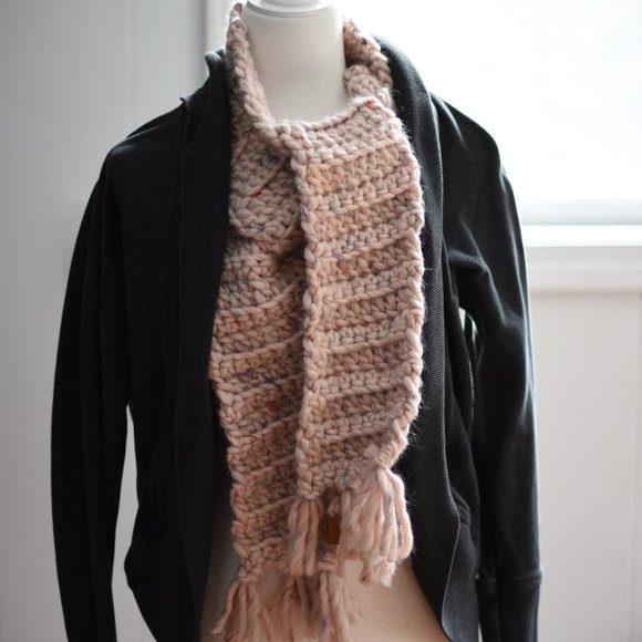 Pink cozy buttercream handcrafted crocheted scarf - Picture 6 of 7